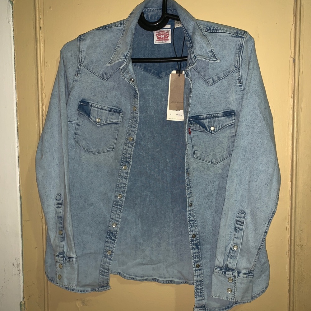 Ladies size small Levi’s jeans jacket with tags